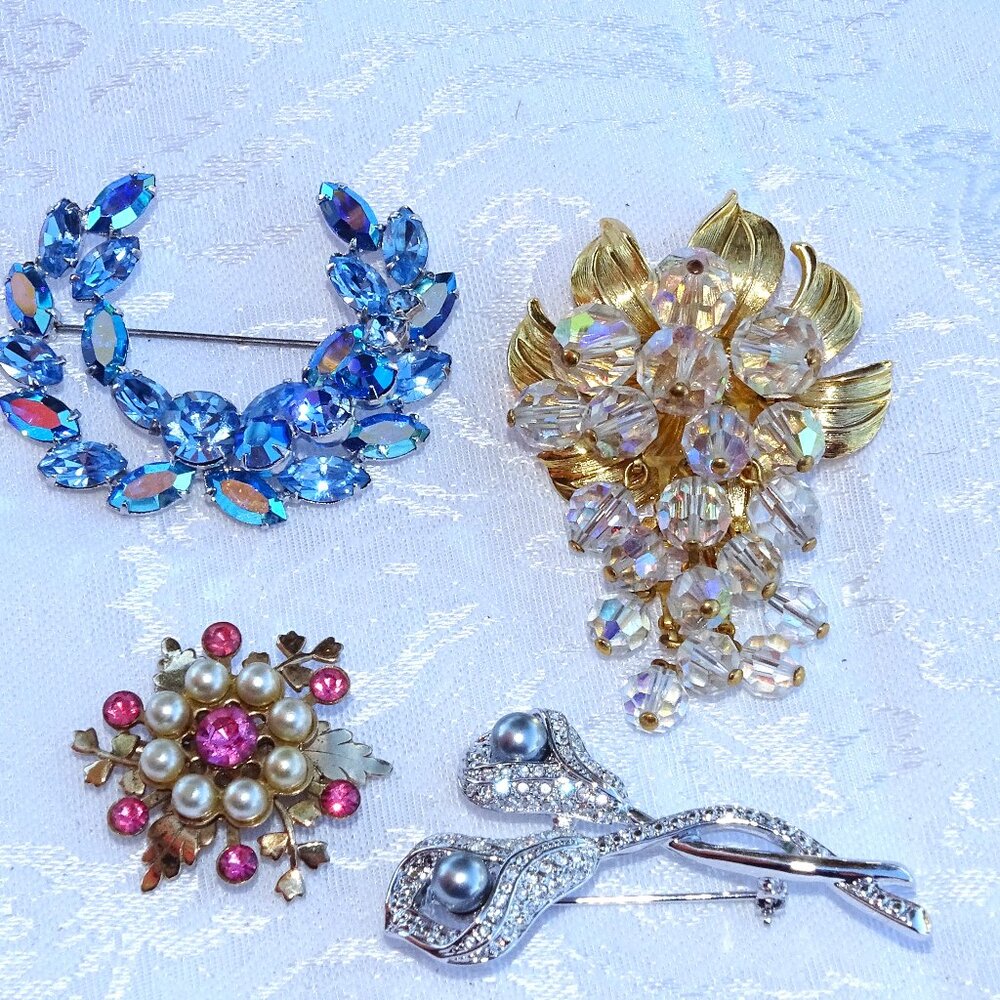 Lot of 4 Beautiful Vintage Crystal Pins Brooch'sutfi